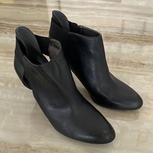 Adrienne Vittadini Women Black Ankle Boots US 8